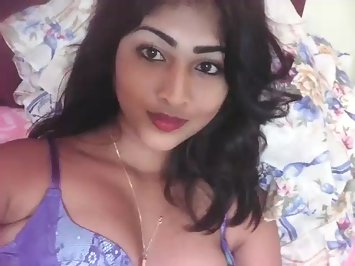 Kaveri Desi Exotic Babe Showing Her Virgin Pussy